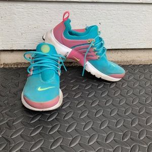 Gently worn Nike training running shoes size 6Y